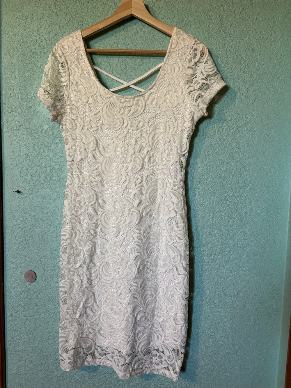 White Lace Short Sleeve Dress with Crisscross Back Juniors Size Large Good